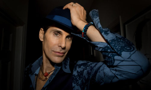 PERRY FARRELL: ADICCIÓN A LA REINVENCIÓN