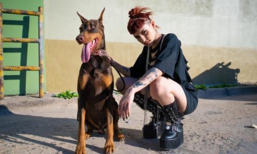 CAZZU ESTRENA SU NUEVO SENCILLO 'GATITA GANGSTER' JUNTO A ÑENGO FLOW