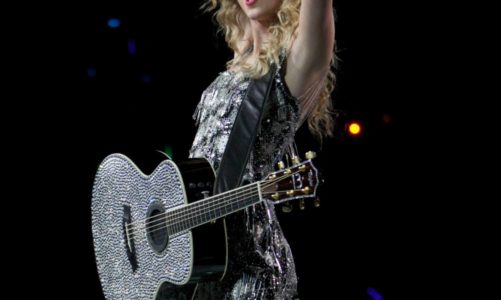 TAYLOR SWIFT ANUNCIA SU ÁLBUM FEARLESS (TAYLOR'S VERSION)