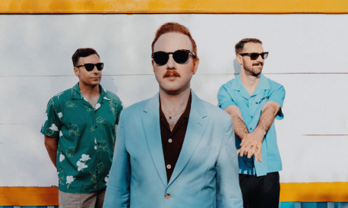 TWO DOOR CINEMA CLUB  REGRESA CON NUEVO SINGLE “HAPPY CUSTOMERS”